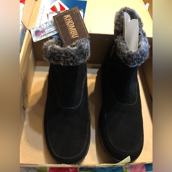 Khombu NEW Black Winter Boots with Fur Trim - Picture 9 of 16